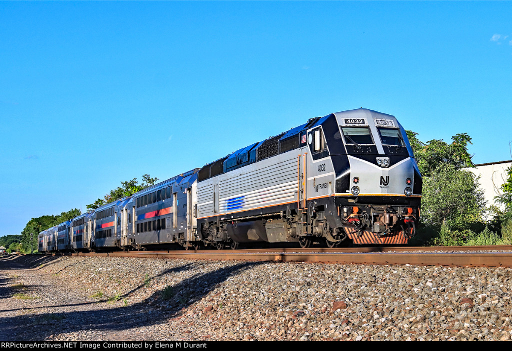 NJT 4032 on train 5448